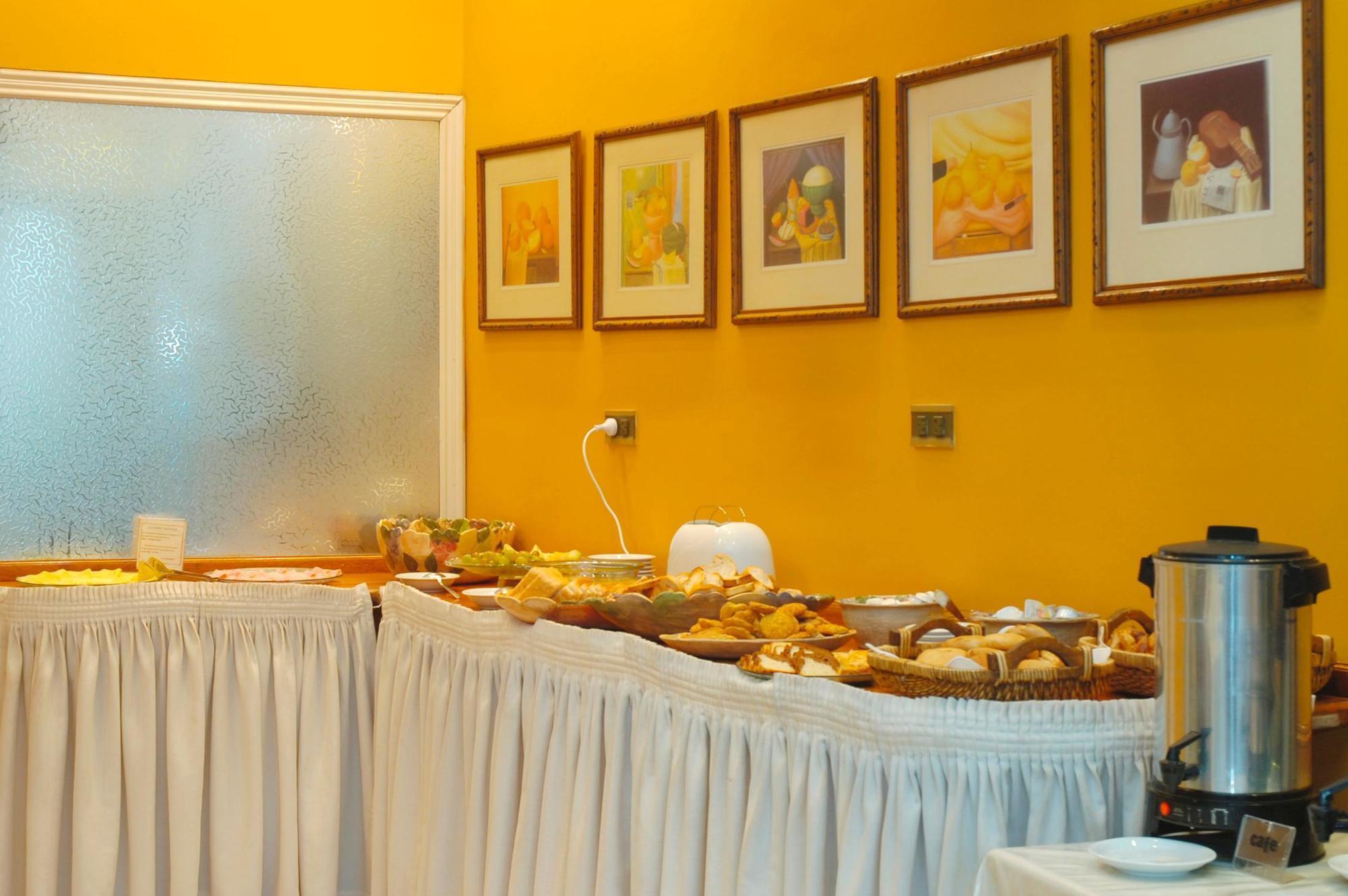 Hotel Provincial Мендоса Екстер'єр фото